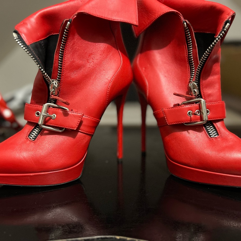 giuseppe zanotti red booties